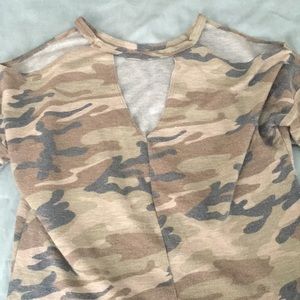 Small Camouflaged Shirt with Shoulder Cutouts
